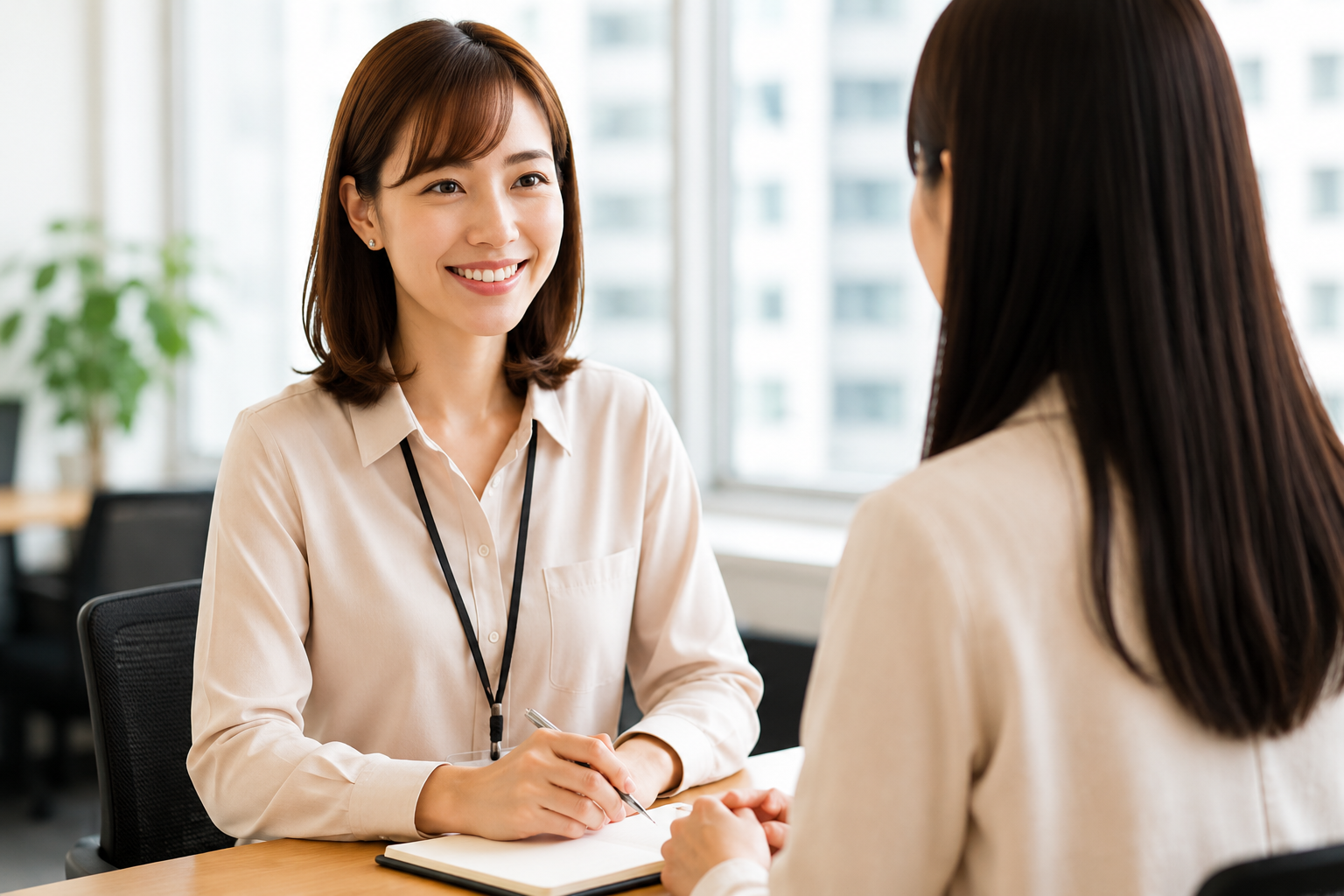 スタッフと相談する様子